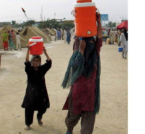 water-carrying-Pakistan